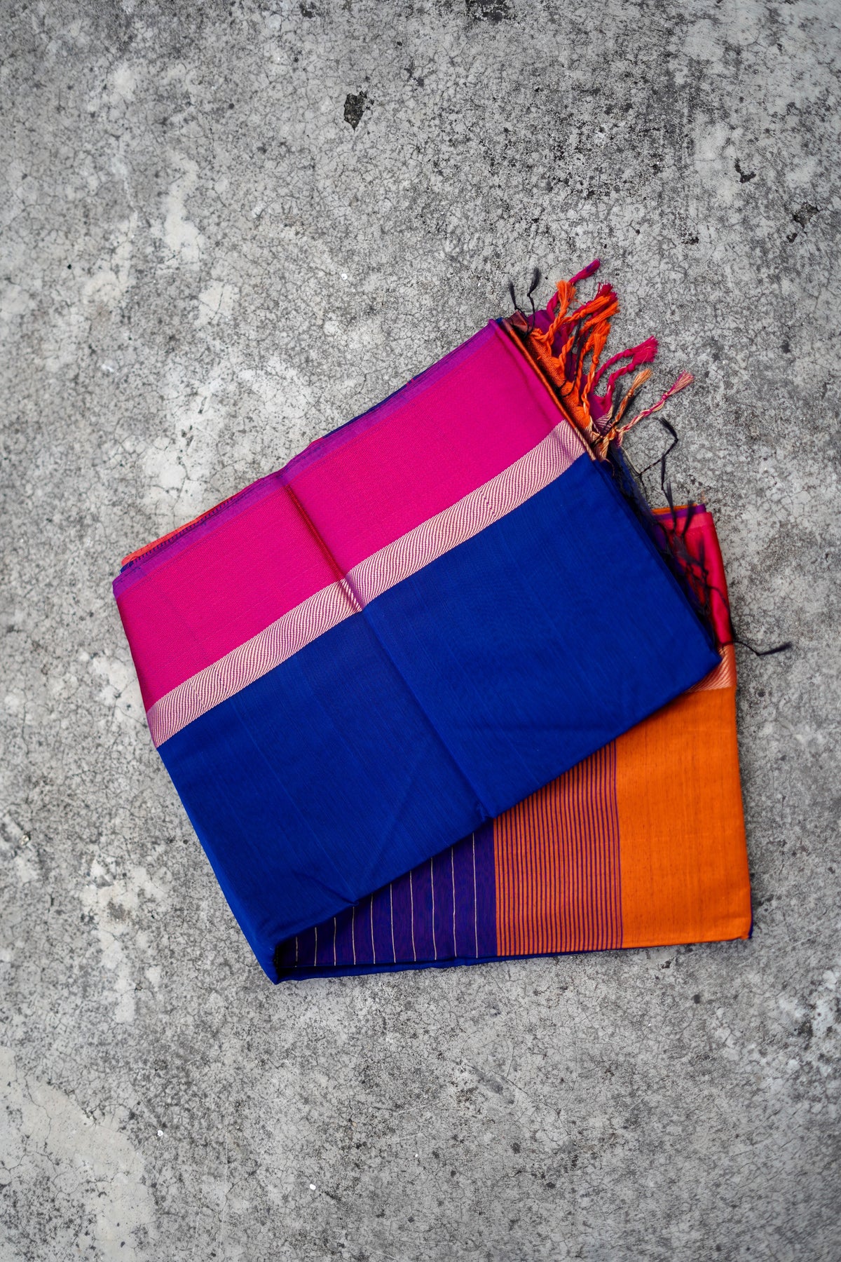Neeli Main 2 Colour Border