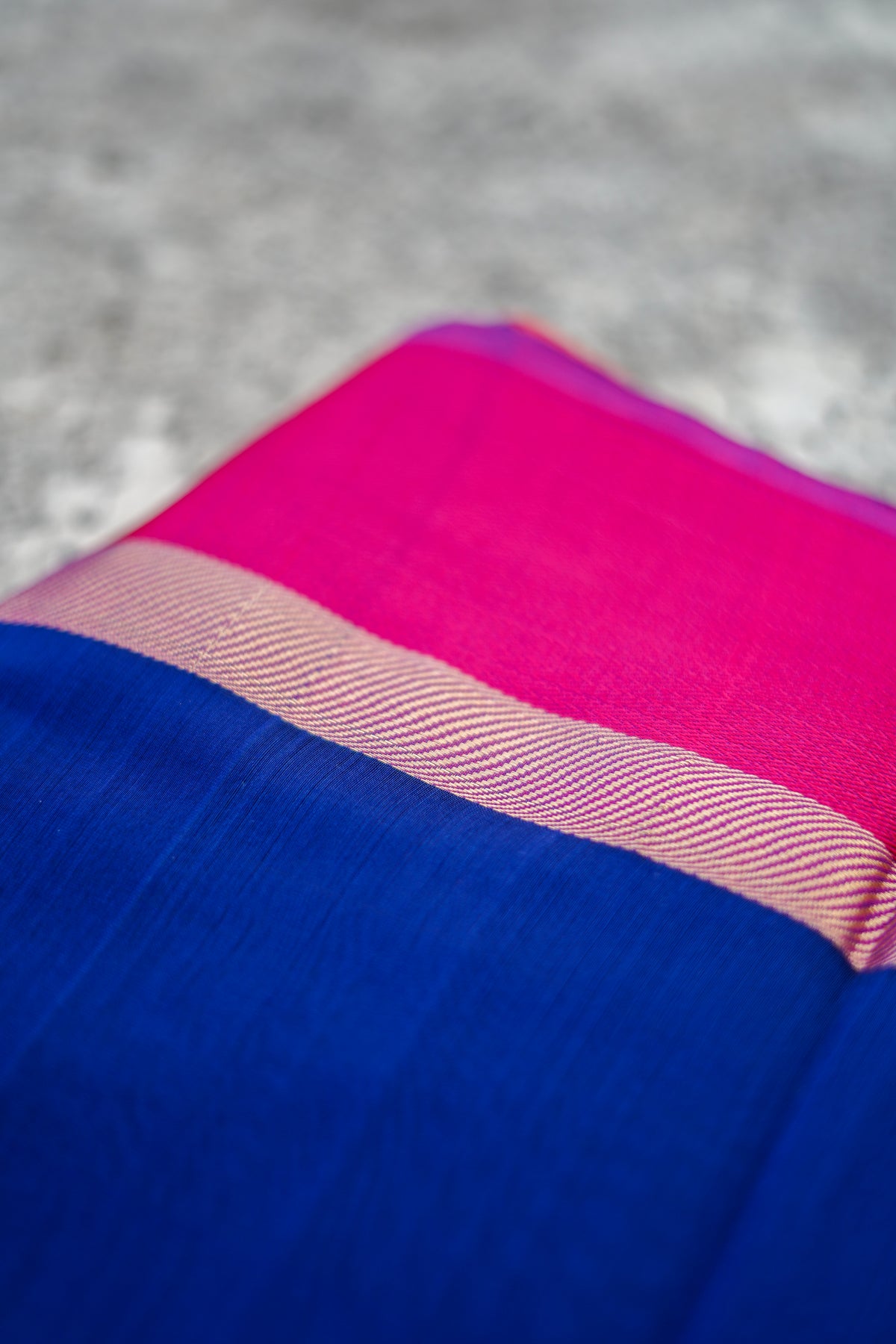 Neeli Main 2 Colour Border