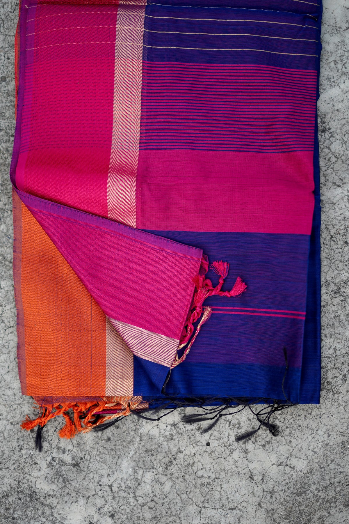 Neeli Main 2 Colour Border