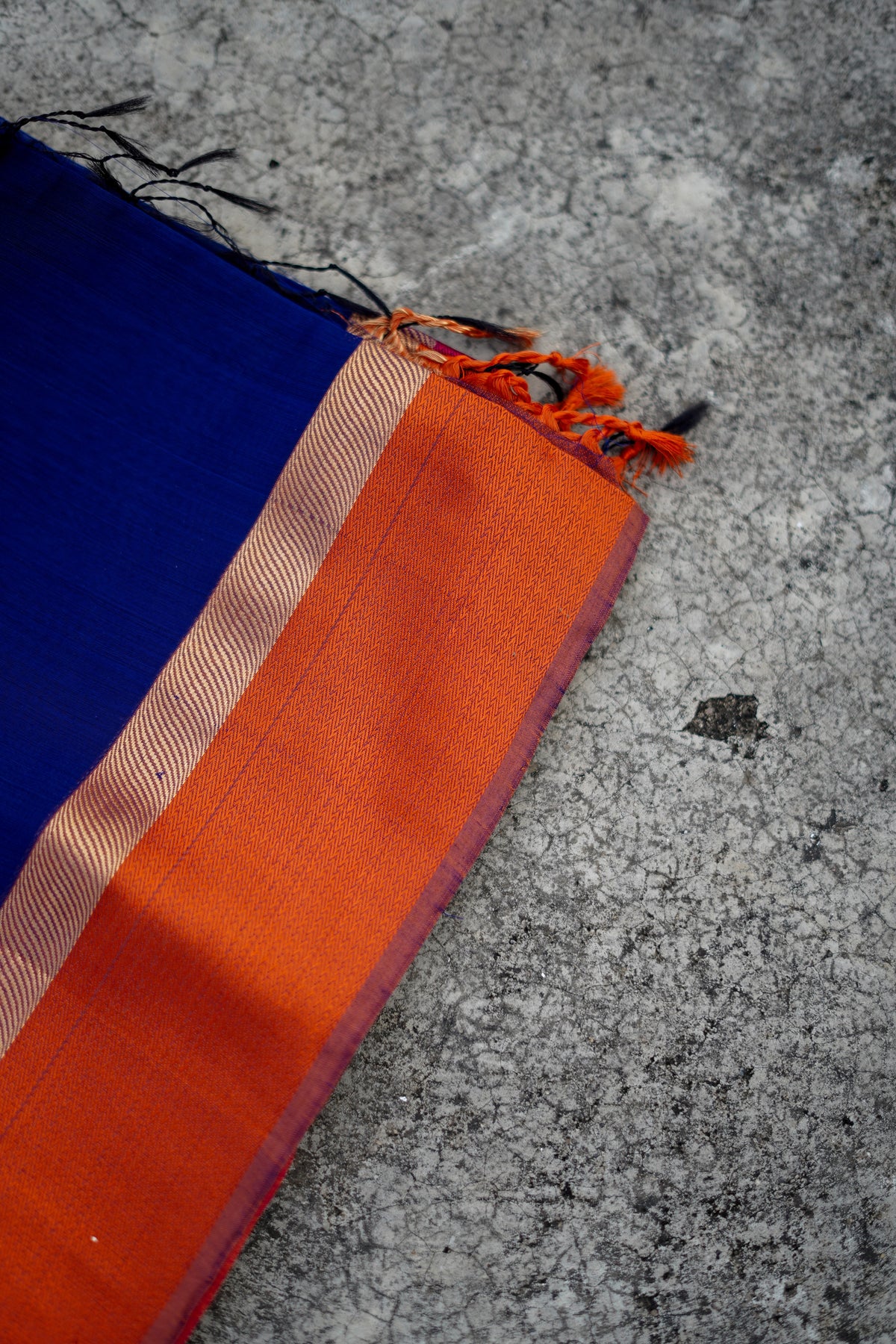 Neeli Main 2 Colour Border